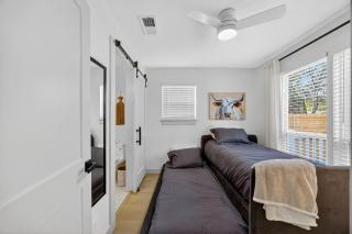 Walk to stadium! Cozy 2BR home - historic district - 2