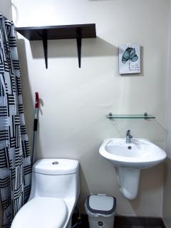 H Neat & Bright Studio - 7