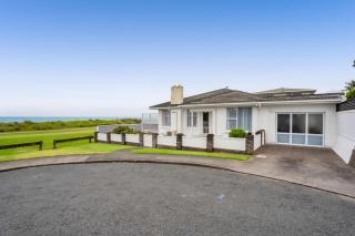 No 1 Beachfront Holiday Home - 3