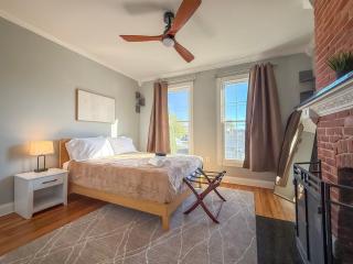 Spacious Home Downtown - Children's Hospital, Pets - 4