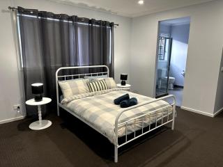 Coastal and City Getaway in Armstrong Creek - 8