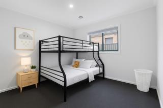 Coastal and City Getaway in Armstrong Creek - 4