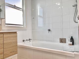 Central Bondi Getaway - up to 8 guest - Sydney - 3