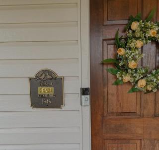 Cozy 3BR Cottage with Firepit Sleeps 10 Close to Lake Fun - 6