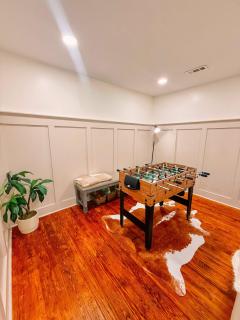 Cozy 3BR Cottage with Firepit Sleeps 10 Close to Lake Fun - 2