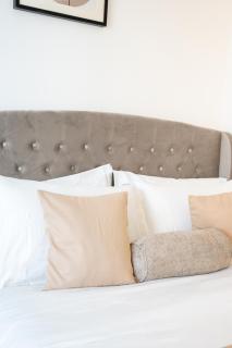 Chic Studio l Waters Edge l Top Location in Yas island l Canal view with Balcony l Free Parking l Near Yas Mall l F1 Yas Island l Sea world - 5