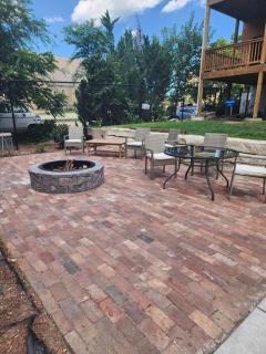 Relaxing Downtown 1 Bed, Dog Friendly Apartment with Deck, Dog Exercise Area - 9