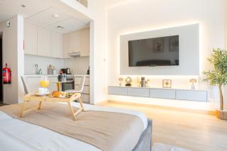 Chic Studio l Waters Edge l Top Location in Yas island l Canal view with Balcony l Free Parking l Near Yas Mall l F1 Yas Island l Sea world - 9