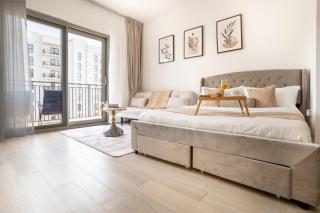 Chic Studio l Waters Edge l Top Location in Yas island l Canal view with Balcony l Free Parking l Near Yas Mall l F1 Yas Island l Sea world - 5