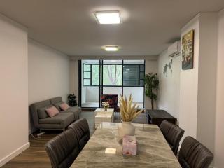 Well Located 2BR Apt with Parking & DarlingHarbour-10 mins walk - 9