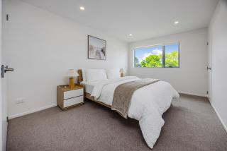 Brand new and central - 5