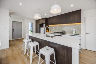 Brand new and central - 3