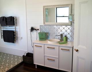 Smithtown Champagne Bed and Bubbles - 4