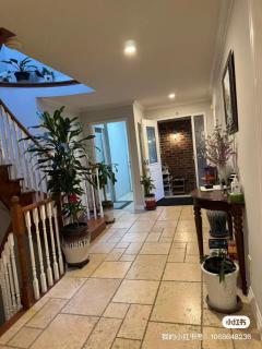 203 Comfortable private bedroom on second floor - 1