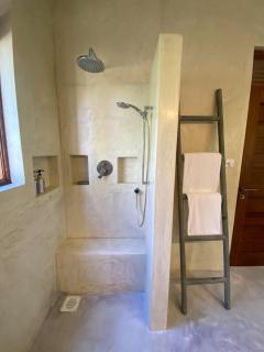 Tiwi Beachfront Family Villa - 3