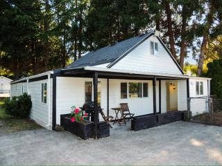 Maplewood Mid-Term Pet Friendly Home - 2