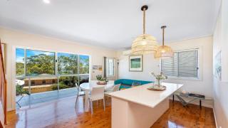 'Pretty Beach Bay Vista' by HolidayCo - 1