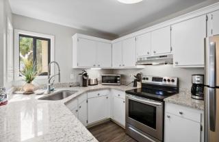 Boutique Coastal Retreat - 6