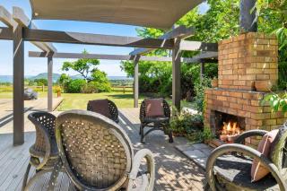 Wainui - Rural with Lake Views Spa & Tennis Court - 8