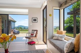 Wainui - Rural with Lake Views Spa & Tennis Court - 1