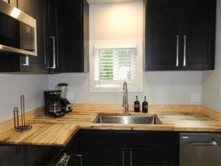 2 bed 2 bath Maplewood Stunning Home - 3