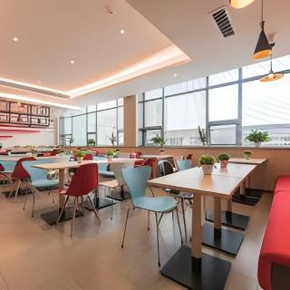 ibis Chengdu East Railway Station Hotel - 8