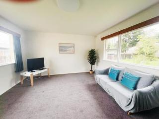 Peaceful Home Near Gardens, University & Downtown - 5