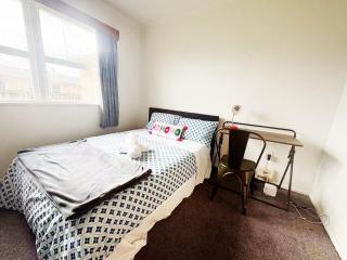 Peaceful Home Near Gardens, University & Downtown - 4