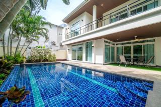 Pattaya Private 4-Bedrooms, 5-Bathrooms Pool Villa - 3