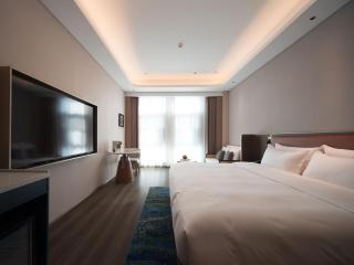 Days Hotel by Wyndham Leshan Downtown - 2