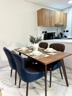 1BR Canal Views Large Balcony Spacious Al Maryah - 9