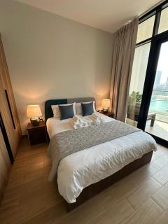 1BR Canal Views Large Balcony Spacious Al Maryah - 8