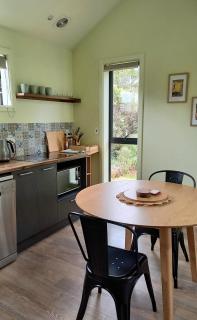 Garden setting, quality independent studio for two - 8