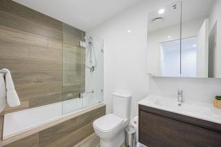 Liverpool Brand new 2 Bedroom APT View & Parking - 8