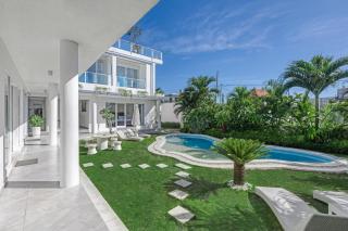 Private 5BR Villa with Pool and Rooftop in Canggu, 5m to Beach - 8