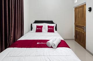 RedDoorz Syariah Omah Audrey near Universitas Tidar Magelang - 4