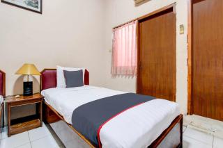 OYO 95023 Hotel Alamanda Garut - 3