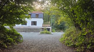 Maison au bord de la rivière - 18 lits - jacuzzi - piscine - 8