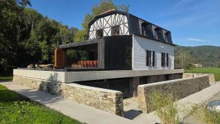 Maison au bord de la rivière - 18 lits - jacuzzi - piscine - 1