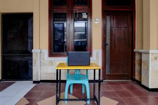 OYO 95035 Harmony Guest House Syariah Sawojajar - 9