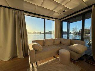 Aqua Loft Lux Houseboat & Waterfront Apartments - 0