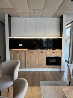 Aqua Loft Lux Houseboat & Waterfront Apartments - 5