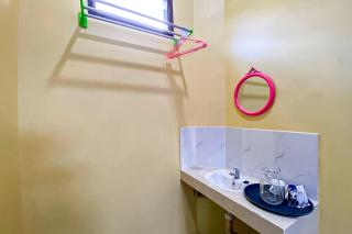 RedDoorz Syariah Permata Inn near Alun-Alun Cilacap - 3