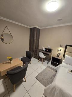 La Majestic Guest Lodge - 1