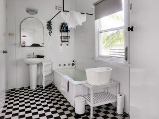 Jerrinja - Absolute waterfront with jetty - 5 mins to Hyams Beach - Erowal Bay - 1