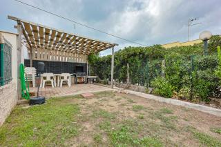 Azure Oasis with parking near the airport & beach - 2