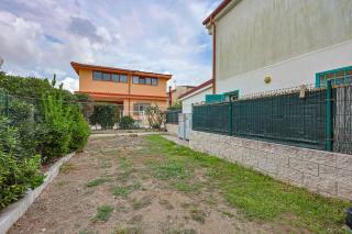 Azure Oasis with parking near the airport & beach - 3