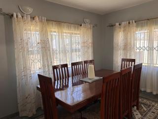 Hatfield Staylax Manor 4 - 4