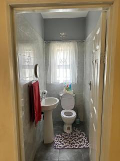 Hatfield Staylax Manor 4 - 2