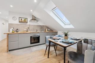 Yello Homes - 4 Guests - 3 Rooms - City View - 7